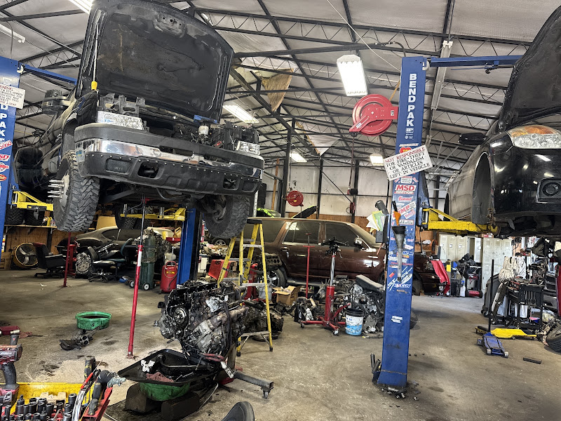 Chinos Mechanic Auto Repair 1