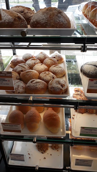 85°C Bakery Cafe - Airport blvd 2