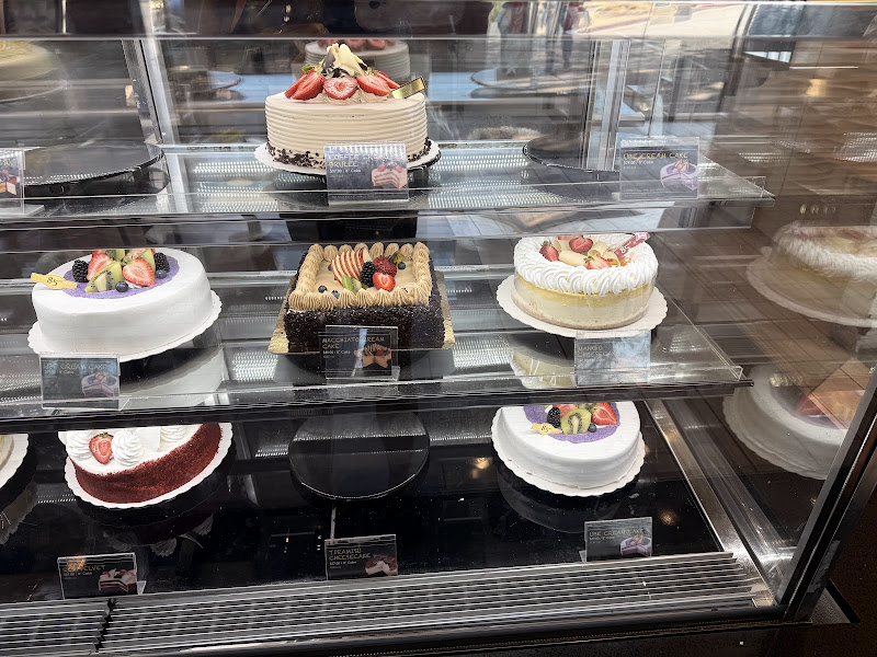 85°C Bakery Cafe - Airport blvd 3