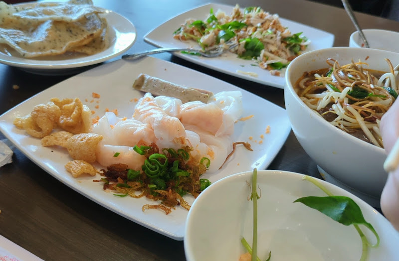 Ngu Binh Restaurant 2