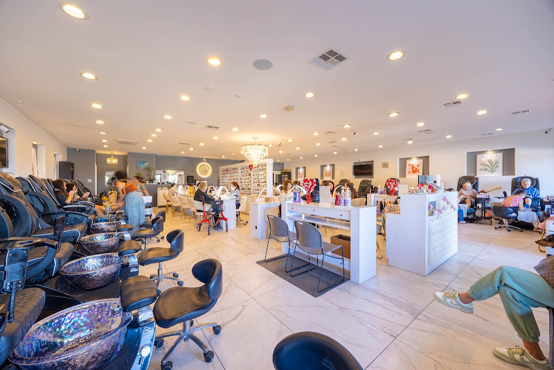 Golden Nails Salon & Spa 3