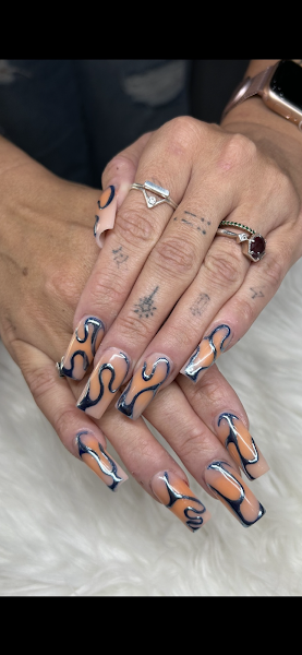 LUSH NAIL BAR 1