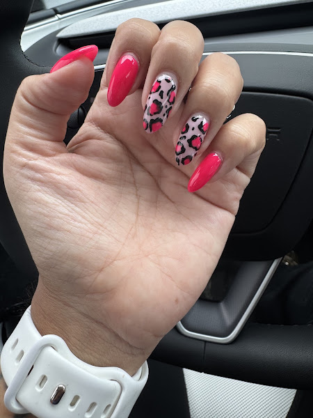 LUSH NAIL BAR 3