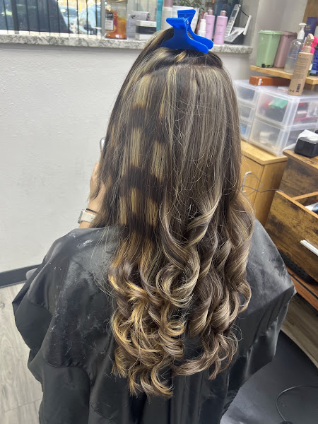 Jair's Hair Salon 1 2