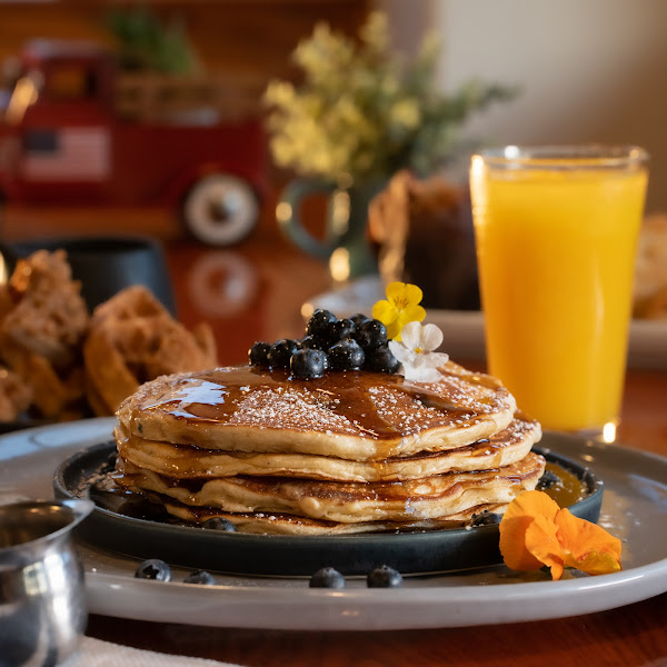 Amarith Farmhouse Restaurant & Pie Shoppe 3