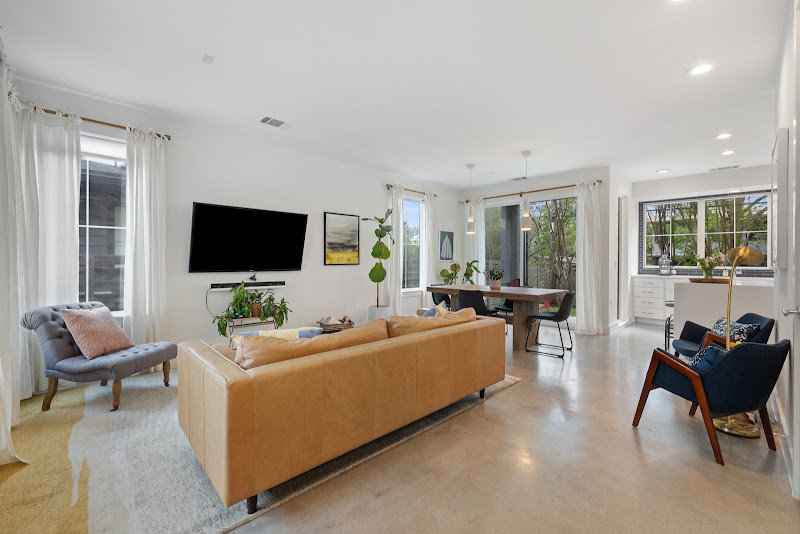 Sue Mercado Real Estate Group - Top Austin Realtor (brokered by Mercado Vincent Real Estate)) 2