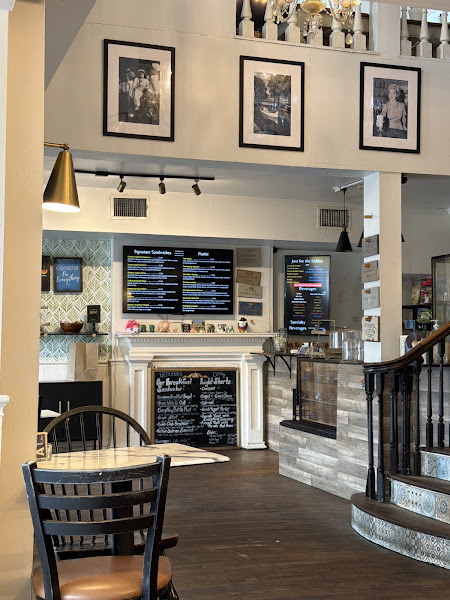 W D Deli & Bakery 3