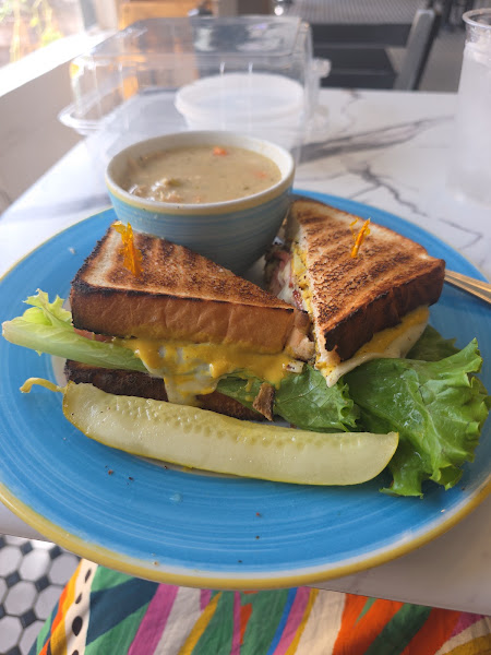 W D Deli & Bakery 5