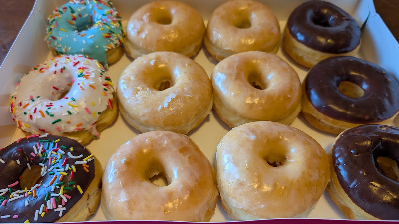 Golden glazed donut & cafe 3