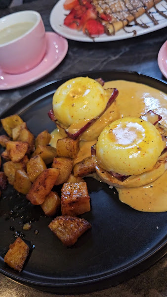 Crepeccino Café & Creperie 2