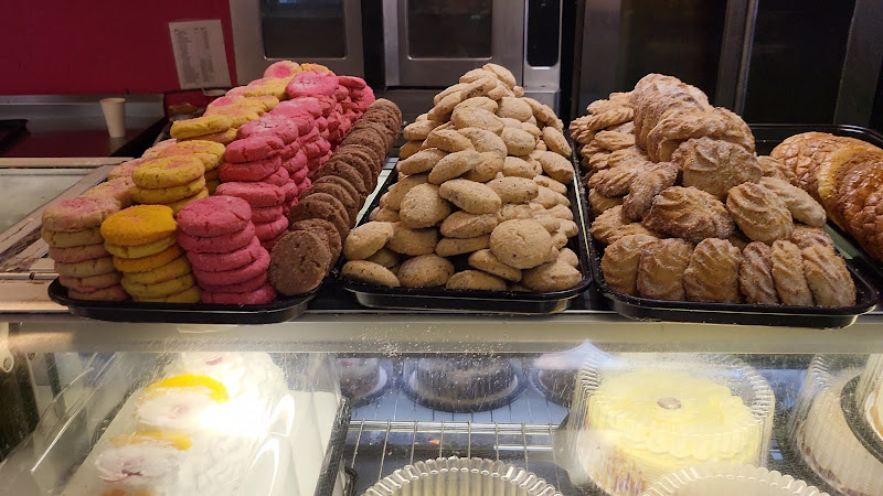 El Folklor Bakery 2