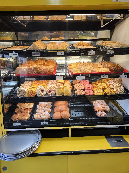 El Folklor Bakery 5