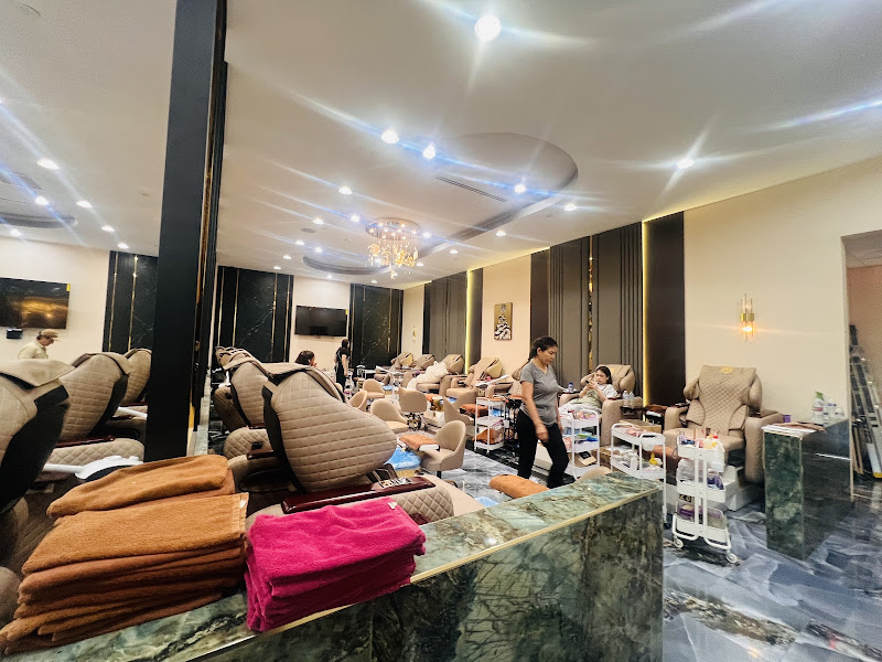 24K Luxury Nail Bar 5