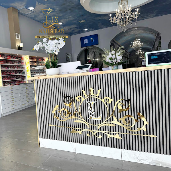 Lux Nails Bar