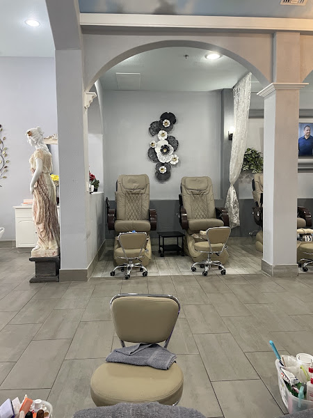 Lux Nails Bar 5