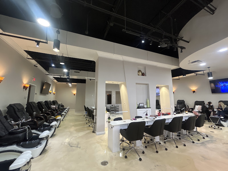 Delano Nails & Waxing 3