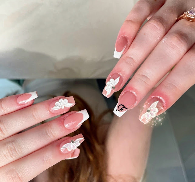 Luxe Nails Lounge