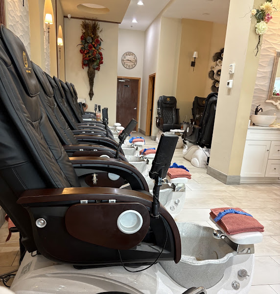 Luxe Nails Lounge 4
