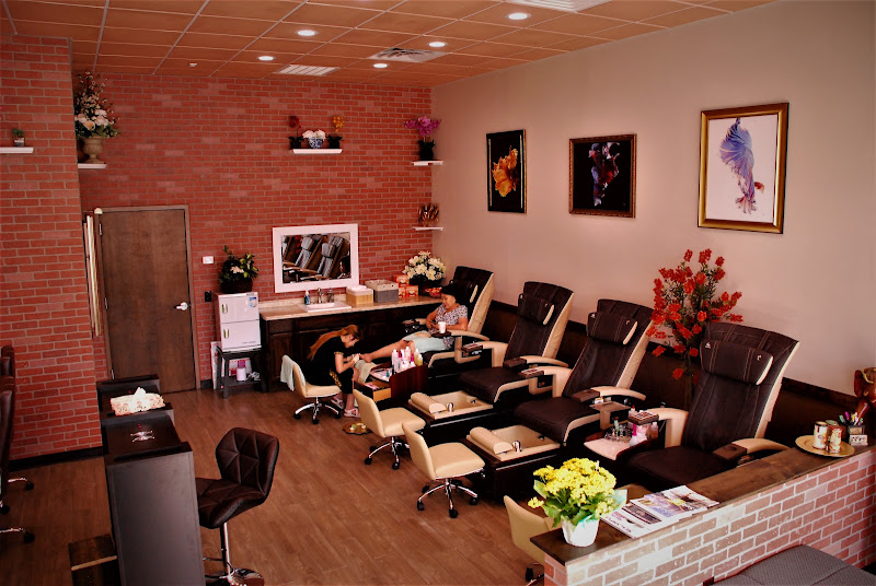 Vidura Spa. Nails Lash Massage 4
