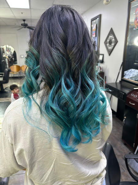 Guys And Dolls Hair Salon 4