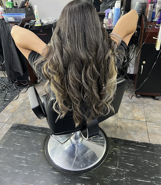Guys And Dolls Hair Salon 5