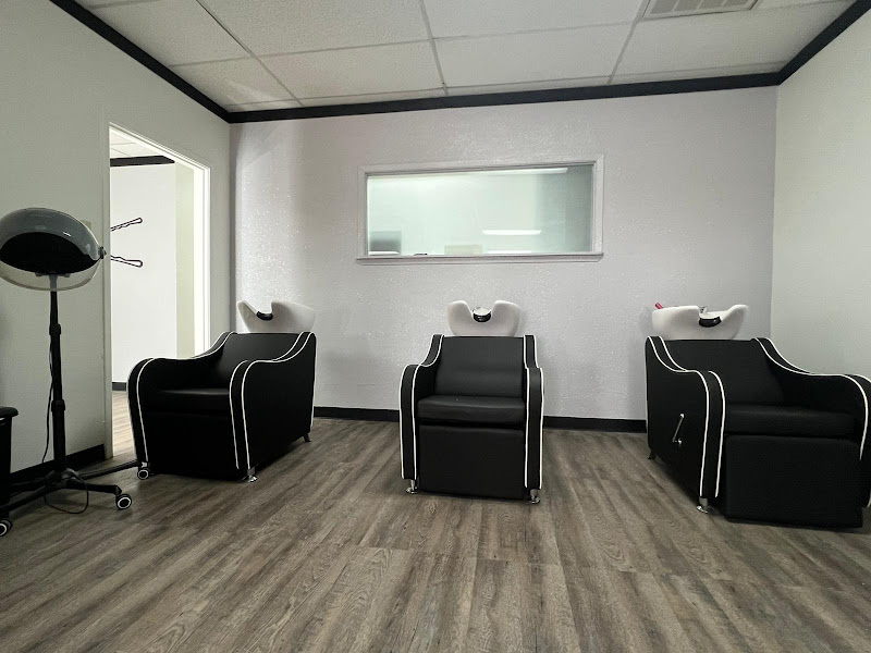 Yai's Hair Salon & Spa 3