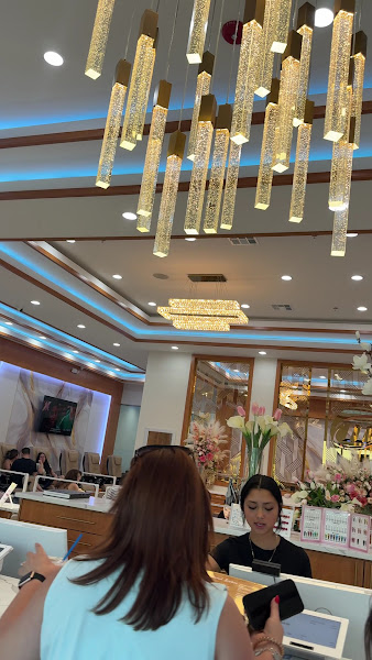 T LUXX NAIL SALON 2