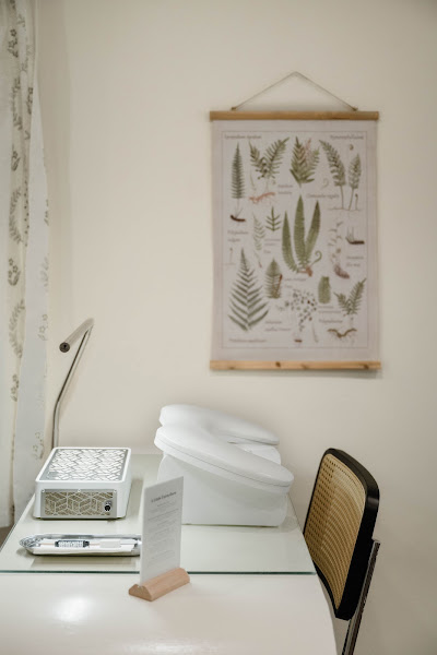 Care Nail Studio