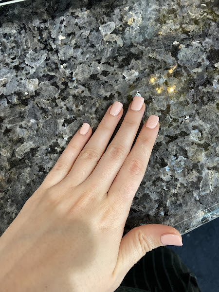 Modern Nail Bar 4