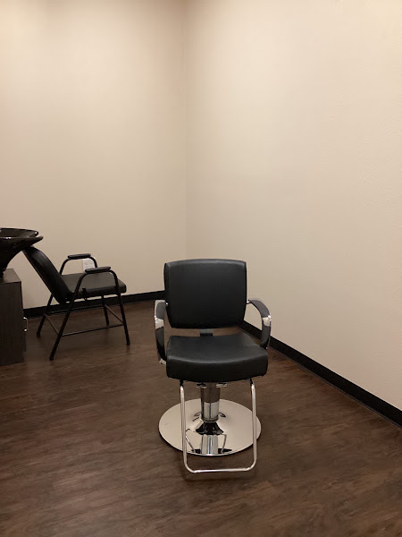 Phenix Salon Suites of Camp Bowie 3