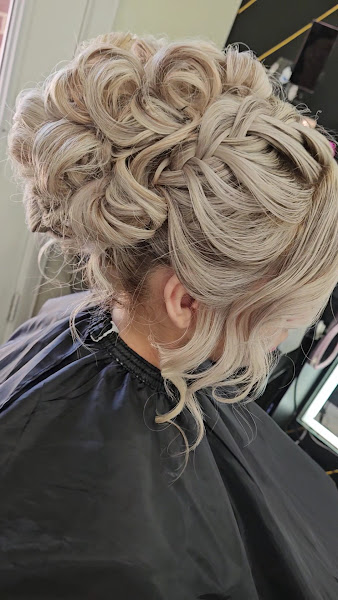 Rayitos Beauty Salon & Barber Shop 2