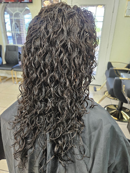 Rayitos Beauty Salon & Barber Shop 3
