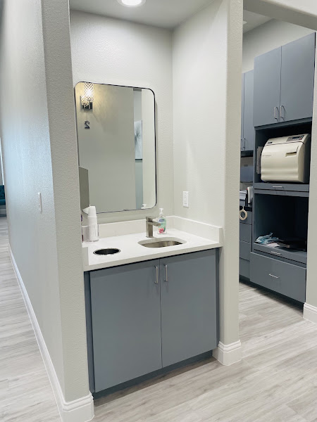 Chinmay Davé, DDS 4