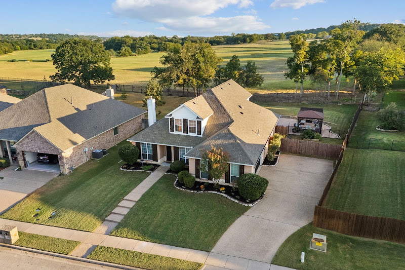 Devon & Alberto Reyes - LEAGUE Real Estate 2
