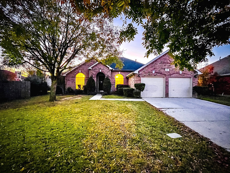 Leticia Vargas REALTOR® | UNITED REAL ESTATE | The Any Time of Any Day Realtor® 3