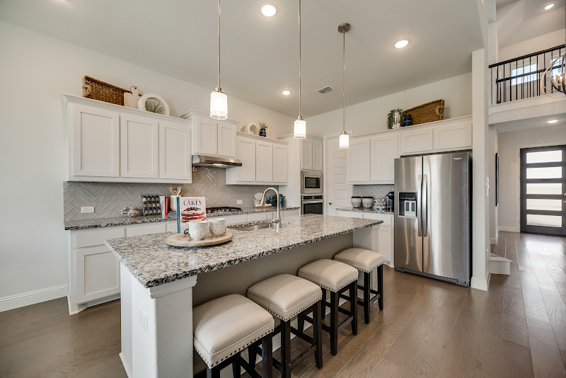 Mariela Nguyen Realtor 3