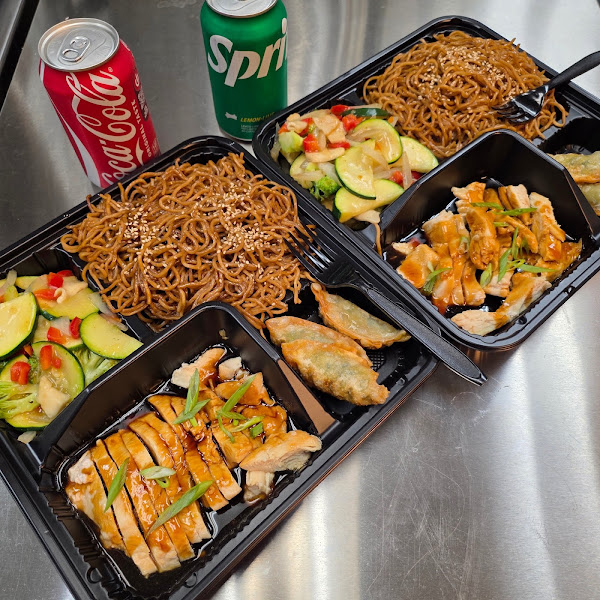 Mom’s Fresh Asian Deli