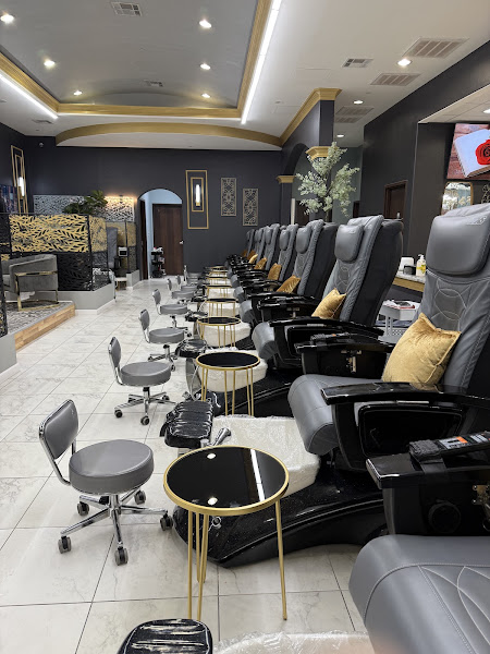 LUSH NAIL BAR