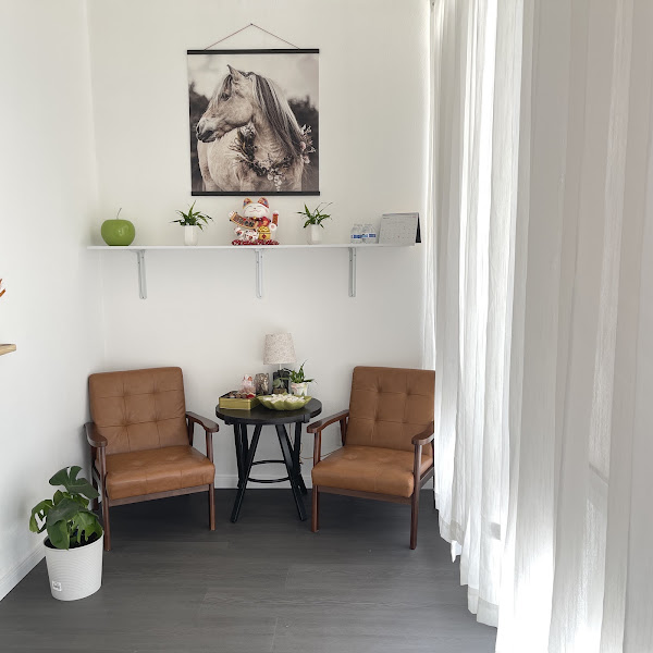 Massage Therapist Sunred