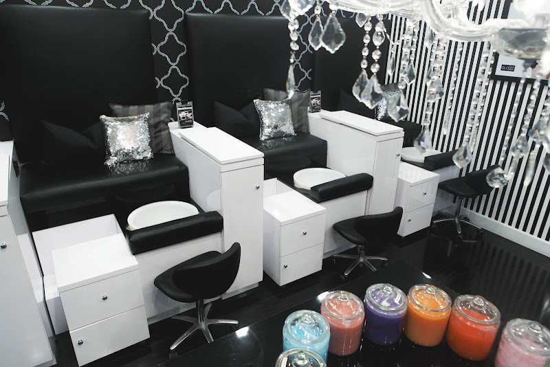 GLO Nail Bar 3