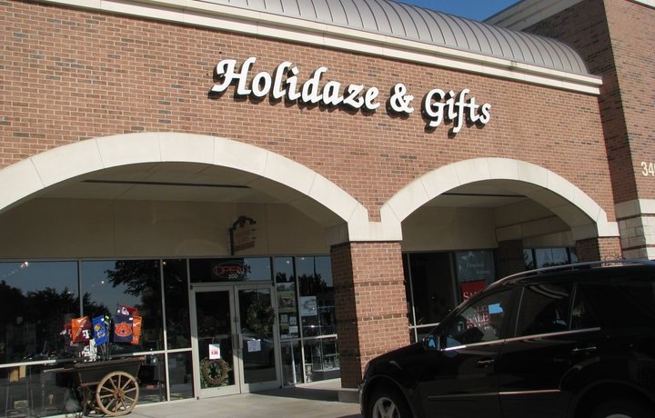 Holidaze & Gifts