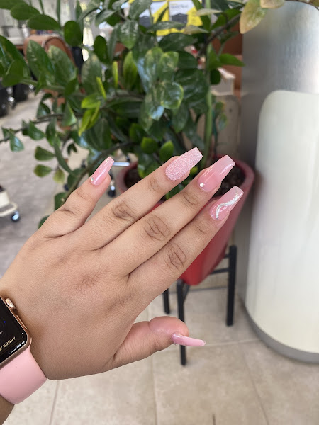 Deluxe Nail Spa 2