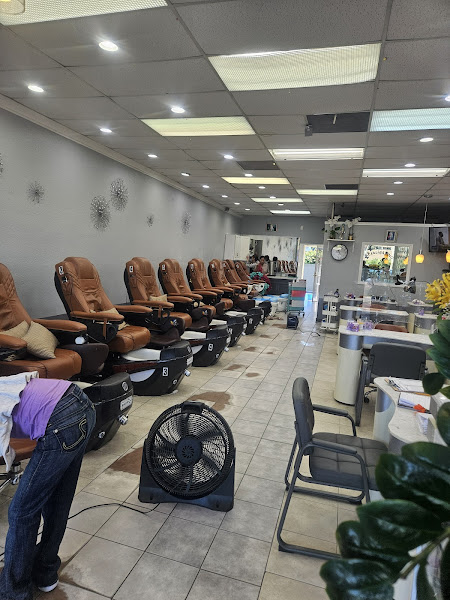 Deluxe Nail Spa 3