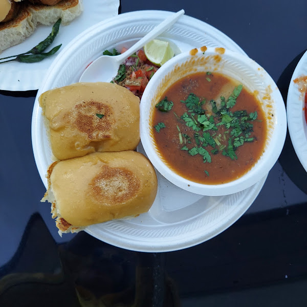 Tony's Chat House (Food Truck) 4