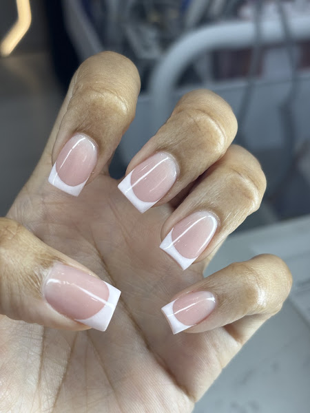Iconic Nail Bar & Head Spa 4