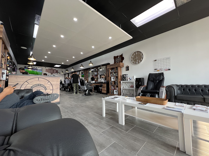 Professional Hair Salon حلاق عربي 5