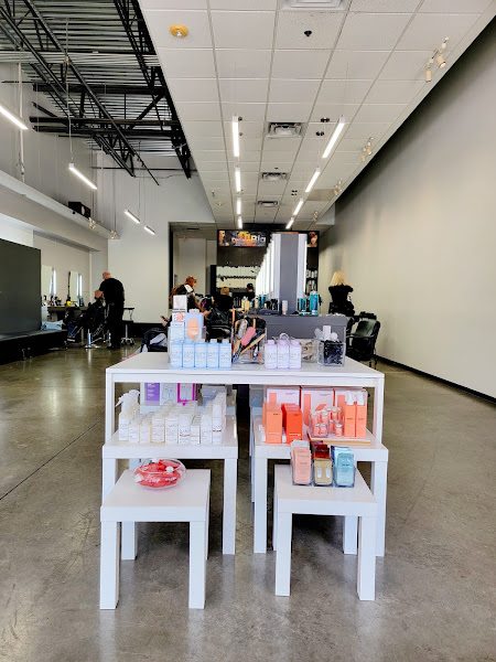 Emmanuel Salon 3