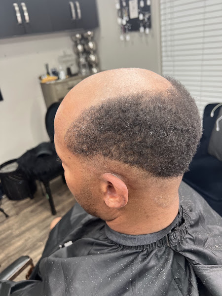 Unique Kutz Grooming Lounge 4