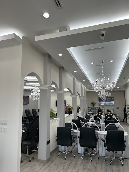 Luxe Nail Bar 3