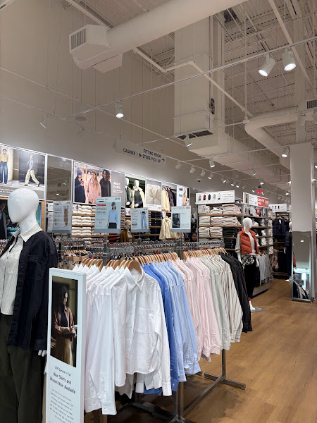 UNIQLO First Colony 3